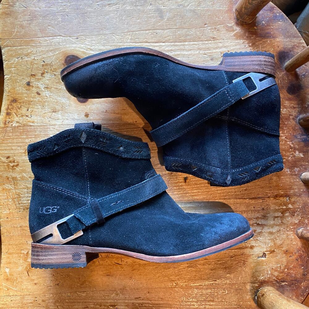 UGG Austin Ankle Boot, Women’s US 7.5, Black Suede, Western Boot, Bootie